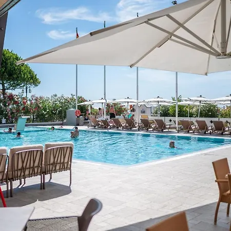 Cesare Augustus מלון 4*